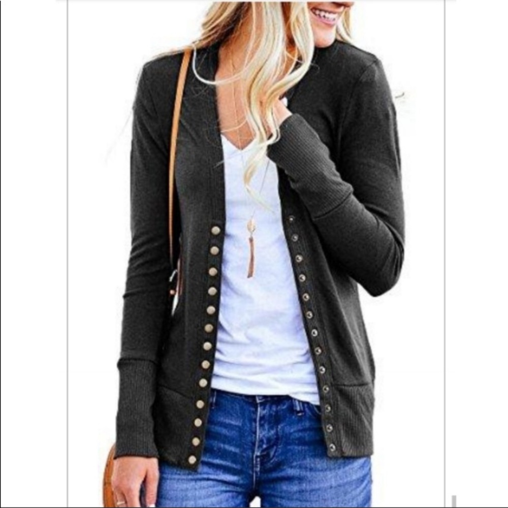 🤩HOST PICK 🎉🆕 Snap Front Cardigan true 2 size - Picture 4 of 9